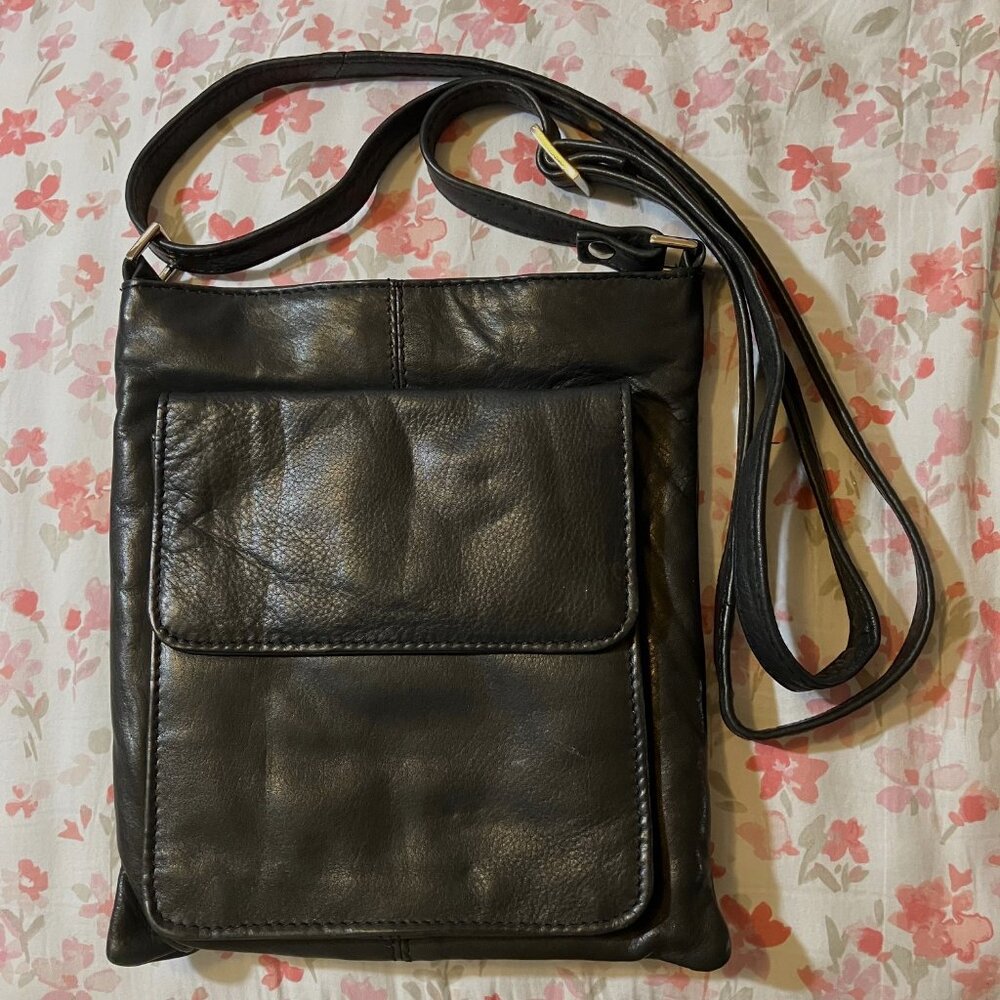 Sm Leather crossbody messenger bag BLACK  7"x 8" zip top, 2 pockets- pre-owned